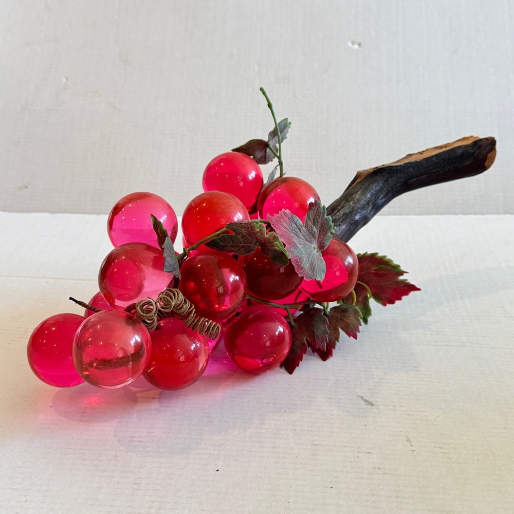 Vintage 14” Mid Century Modern Decorative Lucite Grape Cluster Magenta Pink - Picture 15 of 17